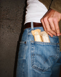 Barres protéinées cacahuète et chocolat Pulse Protein - photo poche arrière jeans